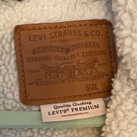 Levi's Blue Denim Jacket with Sherpa Lining - Picture 2 of 4